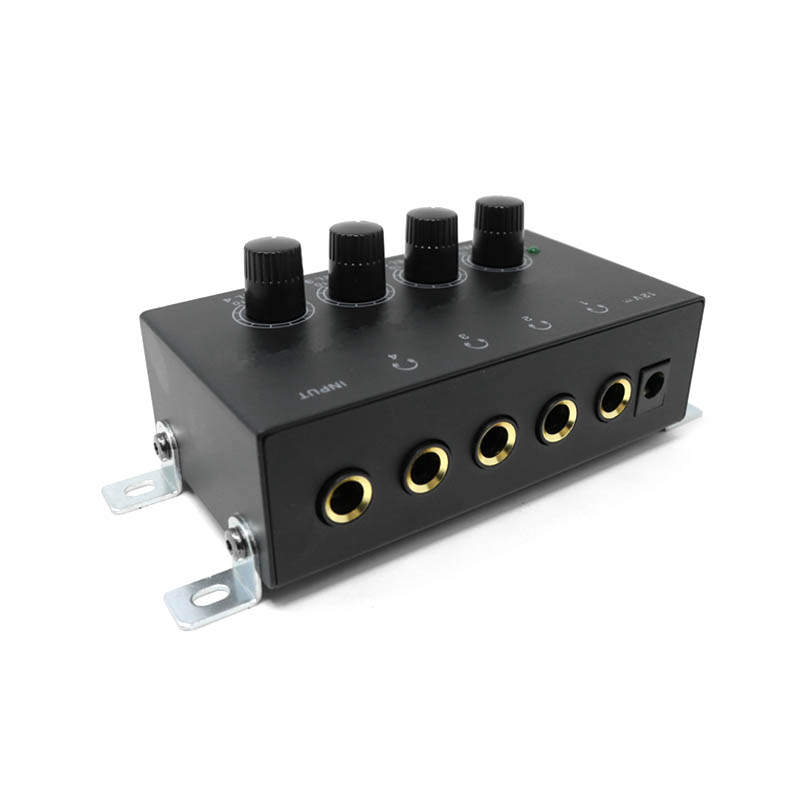 4 Way Headphone Amplifier port view