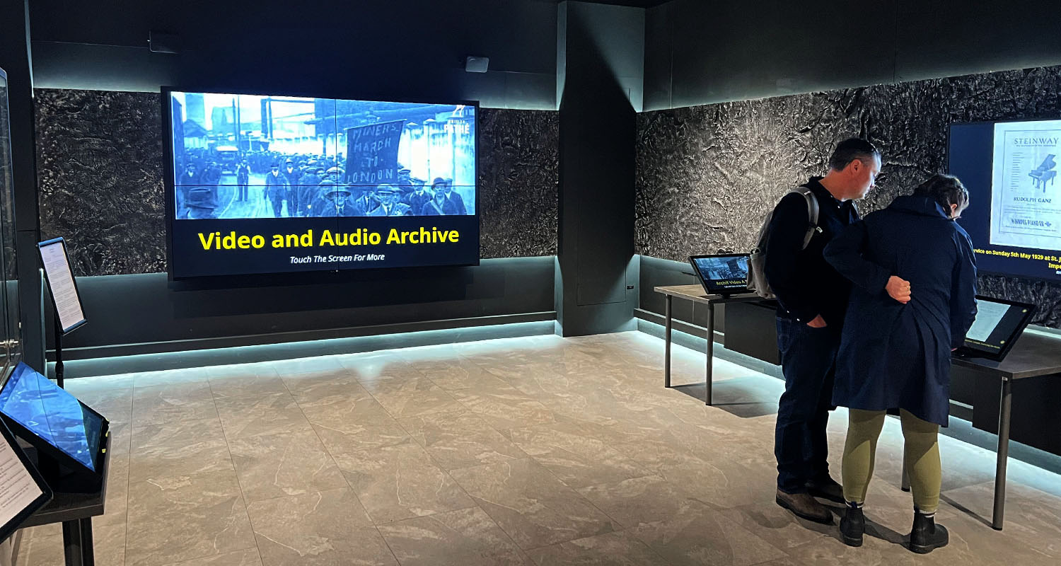 2x4 Video wall
